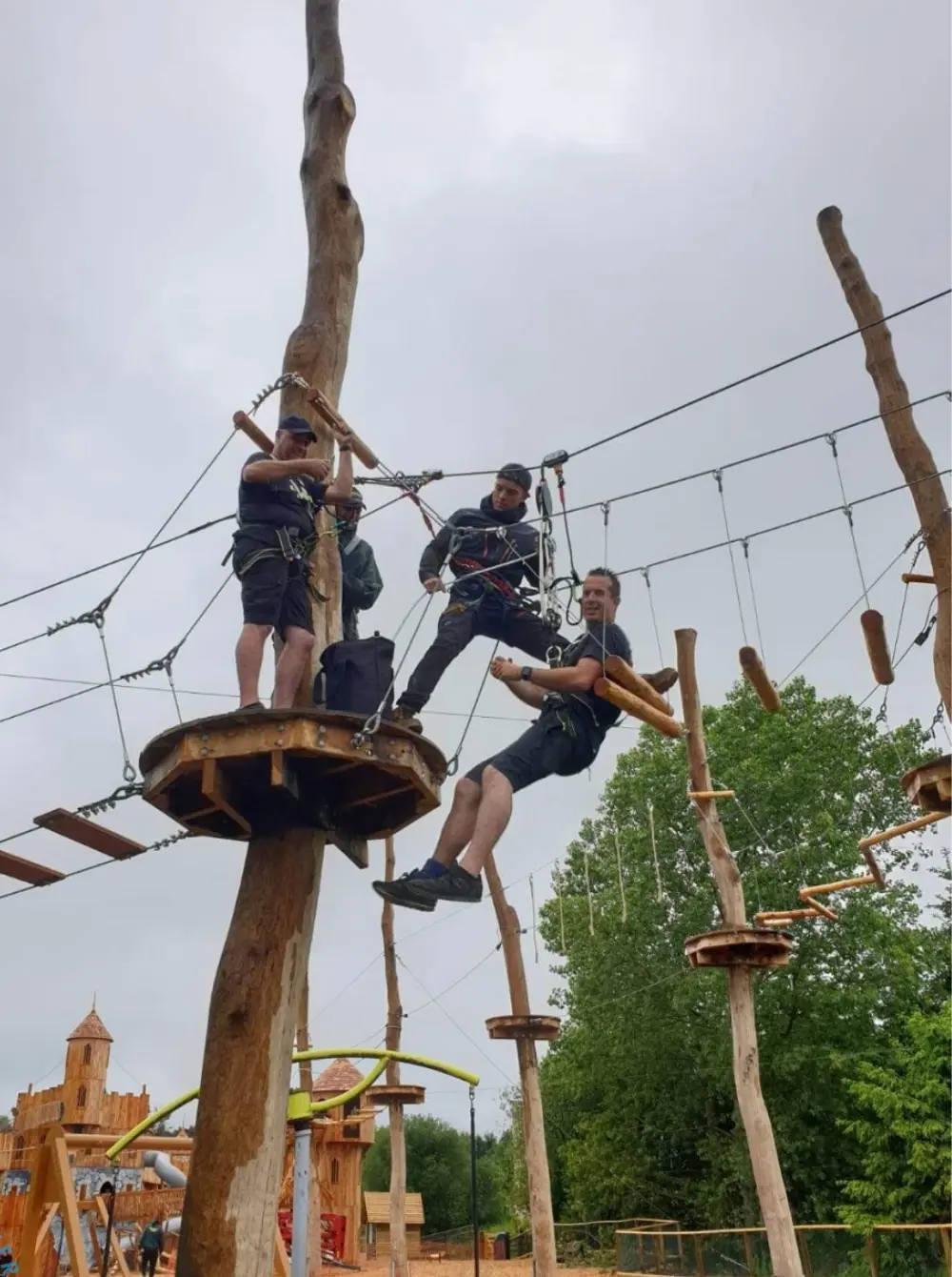 Skywalker Abenteuerpark Mitarbeiter Trainingssession im Parcours